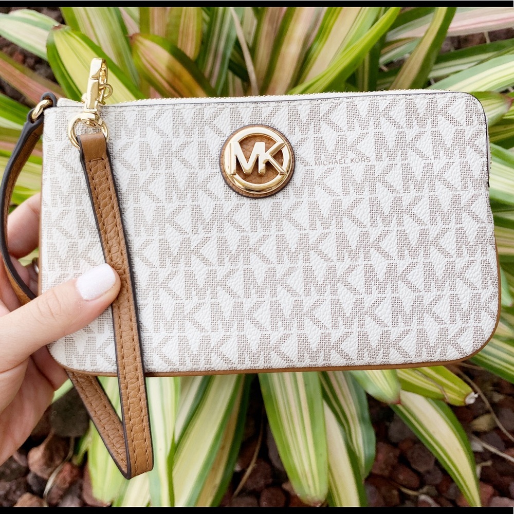 Gaby’sBags Michael Kors Fulton LG Wristlet Beige - Picture 2 of 6